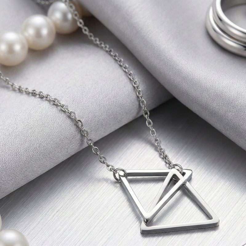 Collier avec Pendentif Argenté en Acier inoxydable de haute qualité – Double Triangle