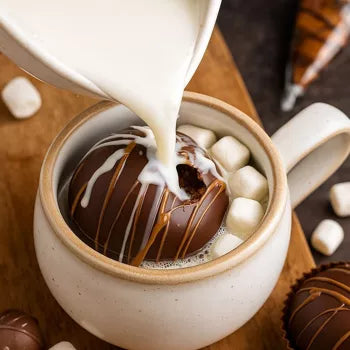 Bombe de chocolat chaud garnie de guimauves – Saveur Peanut Butter & Reese’s