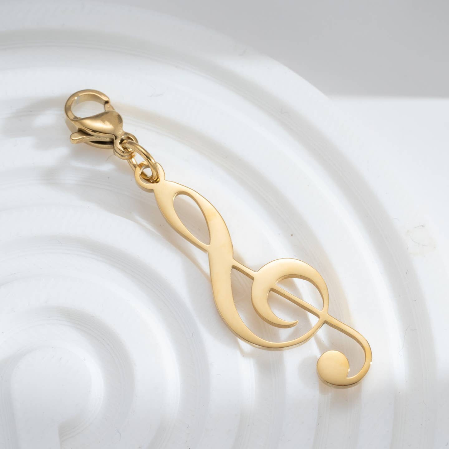 charms rigides et jolis en acier inoxydable coeur