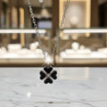 Collier “Trèfle Cœur Noir” Argenté💎Acier Inoxydable de Haute Qualité