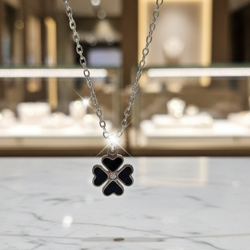 Collier “Trèfle Cœur Noir” Argenté💎Acier Inoxydable de Haute Qualité