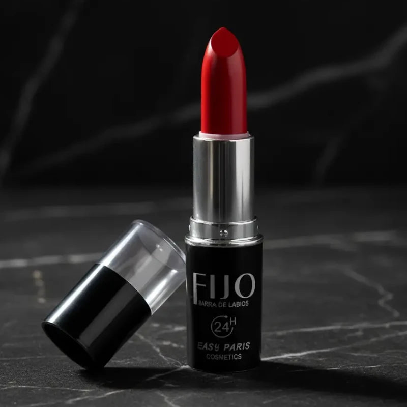 Rouge à Lèvres Mat (Teinte Classique) – Tenue Extrême 24H Sans Fausse Note !