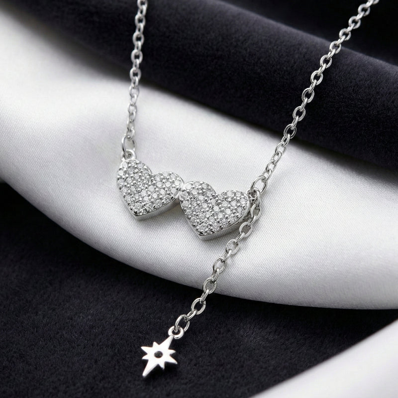Collier avec Pendentif Argenté en Acier inoxydable de haute qualité – Double Coeur, Strass & Chaînette