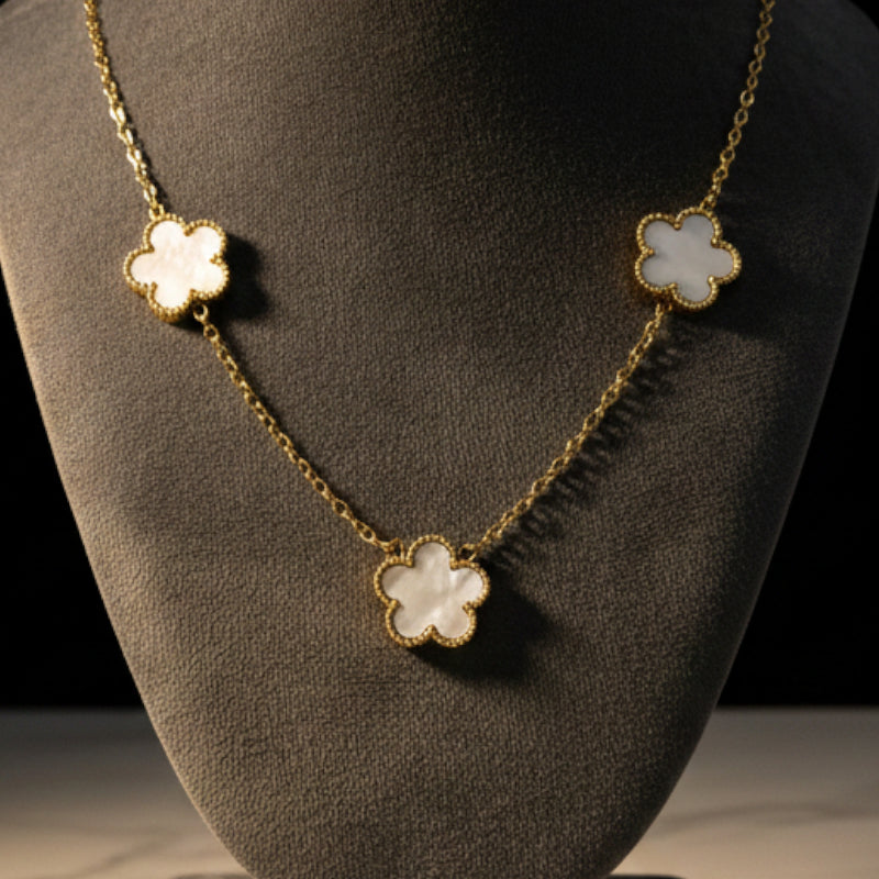 Collier Doré “Petites Fleurs de Nacre Blanc”💎Acier Inoxydable de Haute Qualité