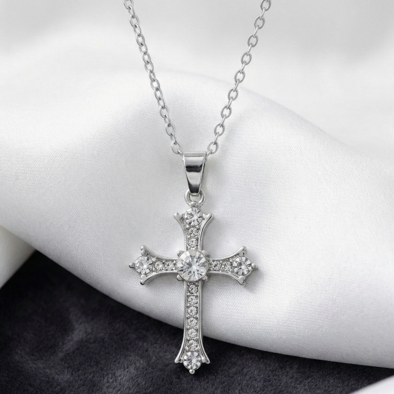 Collier avec Pendentif Argenté en Acier inoxydable de haute qualité – Croix & Strass
