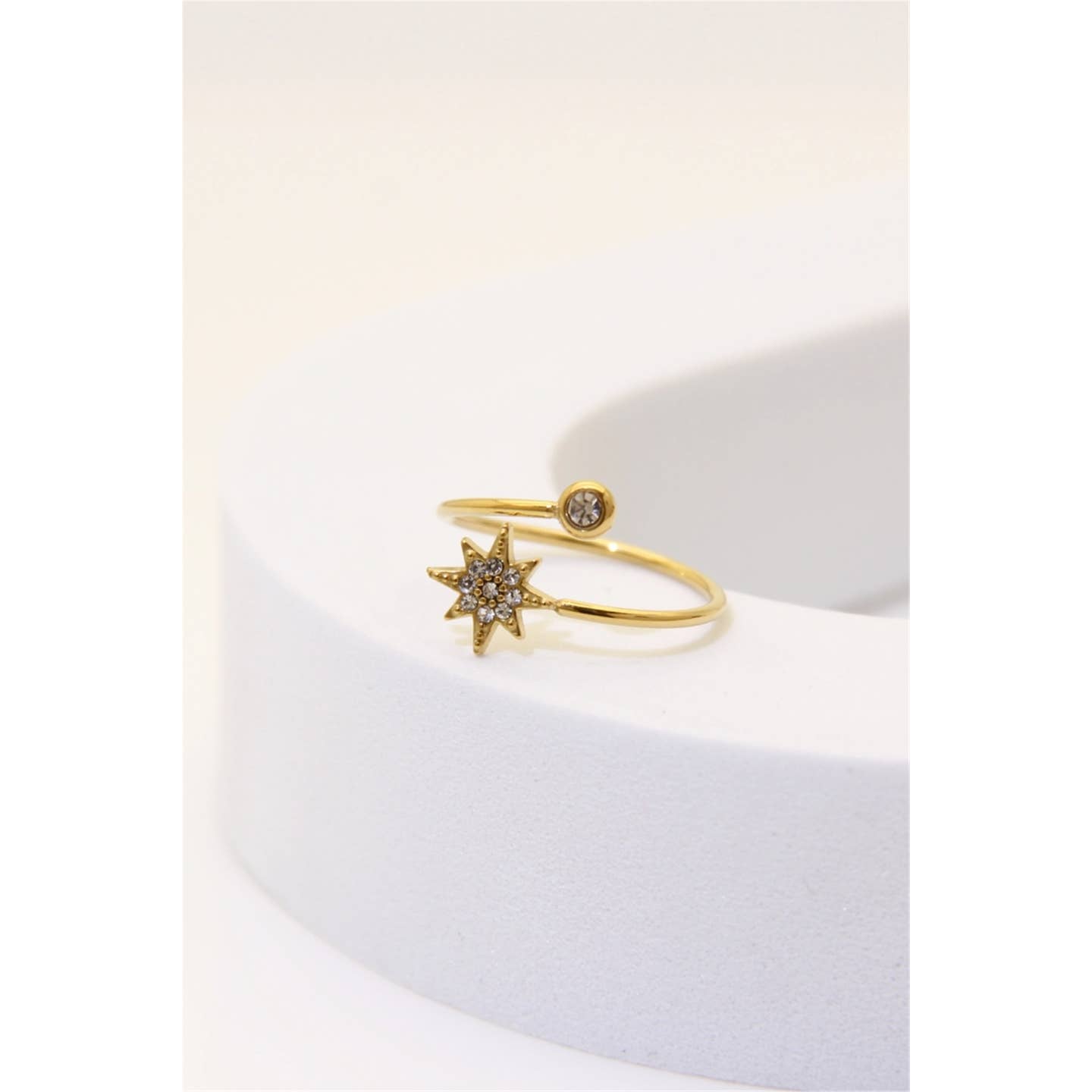 Bague ajustable étoile dorée en acier inoxydable – strass