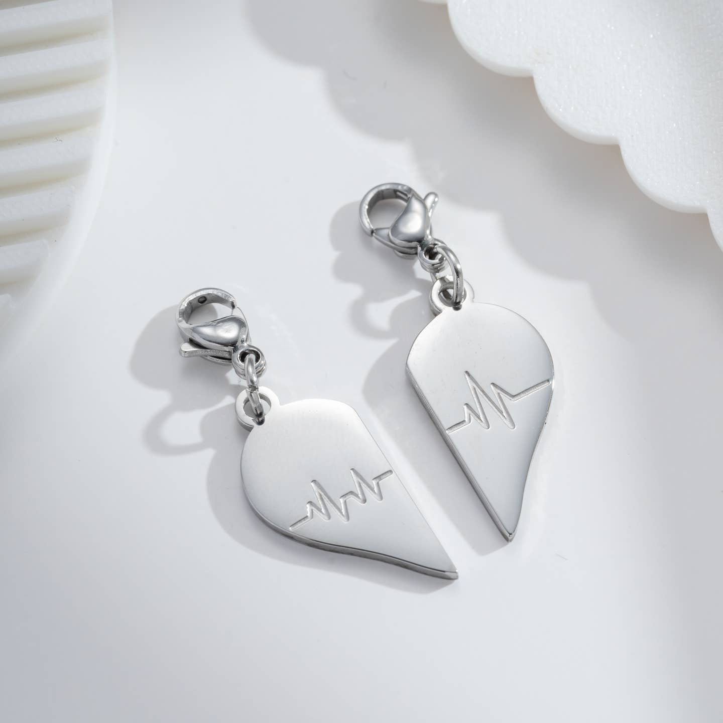 charms rigides et jolis en acier inoxydable coeur